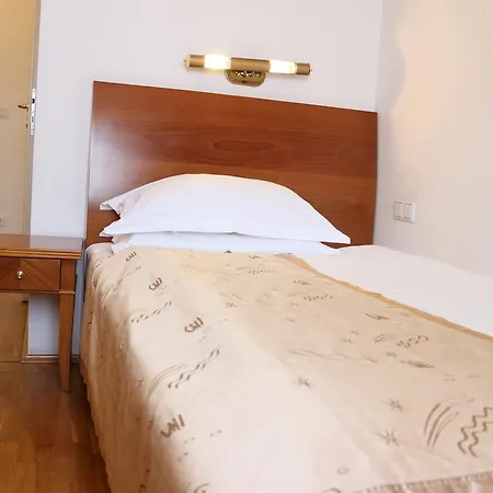 فندق Wasserpalast - Breakfast For Free!!! 2*