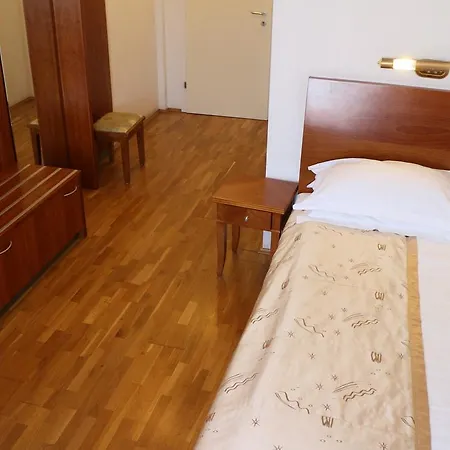 Отель Wasserpalast - Breakfast For Free!!!