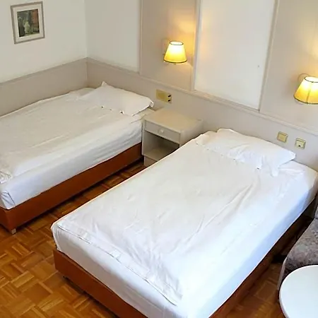 Wasserpalast - Breakfast For Free!!! Hotel