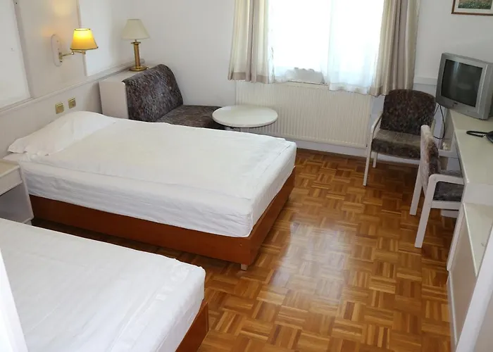 Hotel Wasserpalast - Breakfast For Free!!! Graz